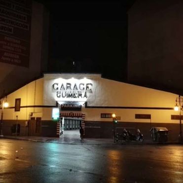 Garaje Guimerá Fachada garaje de noche