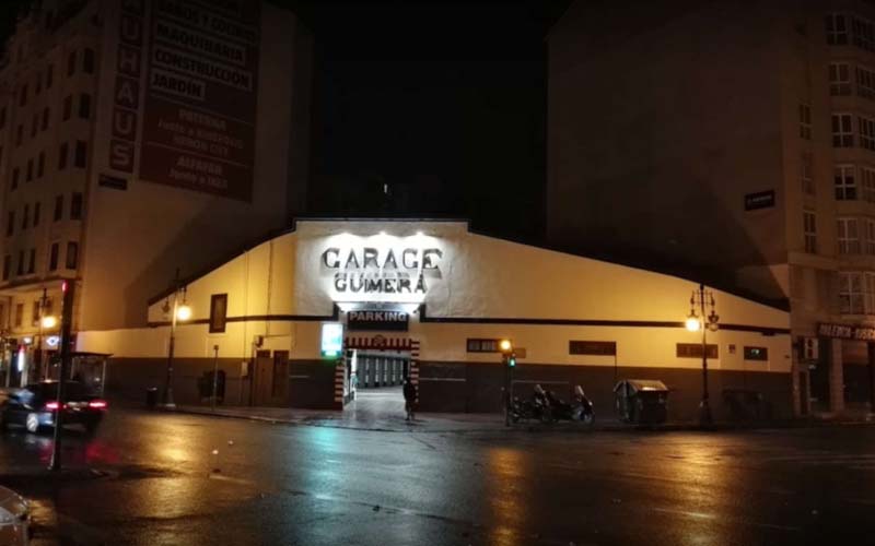 Garaje Guimerá Fachada garaje de noche